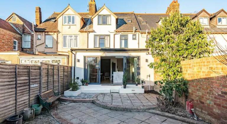 House | Suitable for remote work | Pets allowed — photo 3