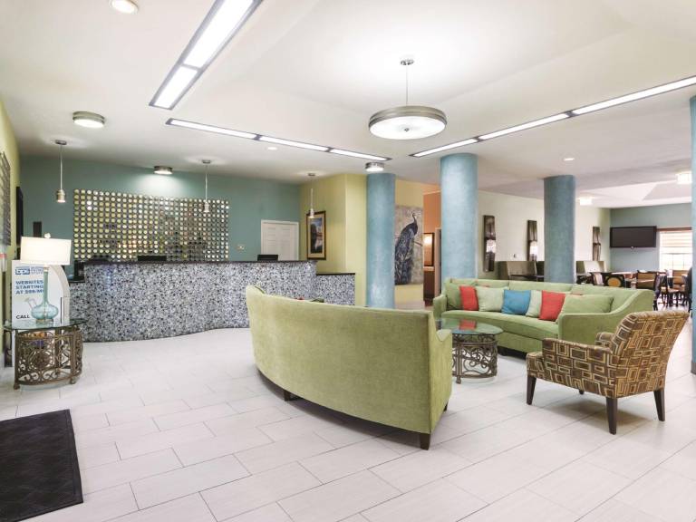 La Quinta Inn & Suites by Wyndham Pharr RGV Medical Center — photo 4