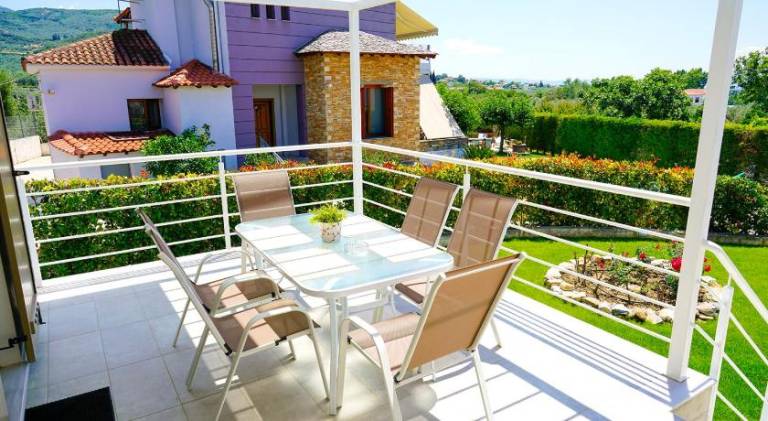 Beautiful serviced apartment with patio, barbeque & yard | Pets are welcome in Volos
