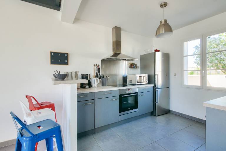 Fully equipped ample vacation home with terrace, private pool & BBQ | Pets are welcome — photo 4