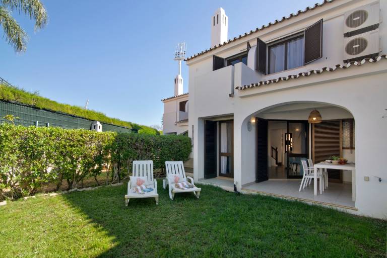 Beautiful villa with fast internet, patio & garden | Pet-friendly — photo 3
