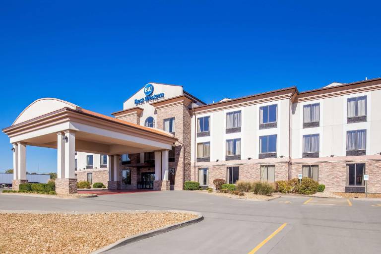 Best Western St. Louis Airport North Hotel & Suites in Hazelwood, MO