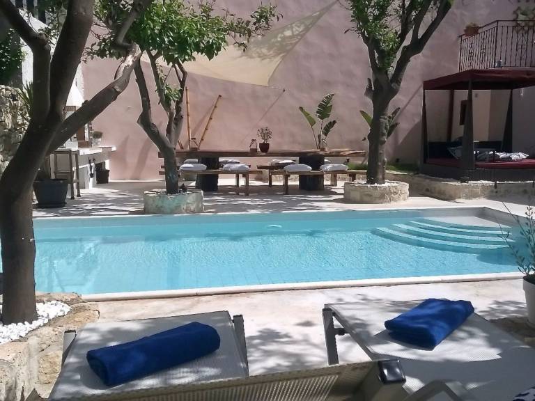 Fully equipped charming vacation home with grill, patio & yard | Next to the beach | Dogs allowed in Rethymno