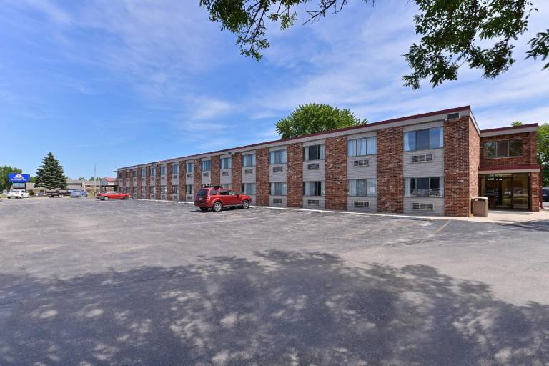 Americas Best Value Inn Clear Lake in Clear Lake, IA