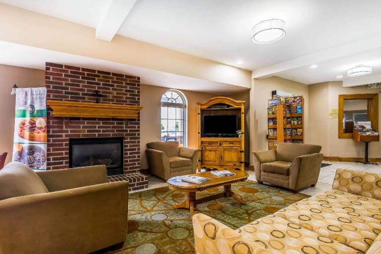 Quality Inn & Suites Chesterfield Village — photo 2