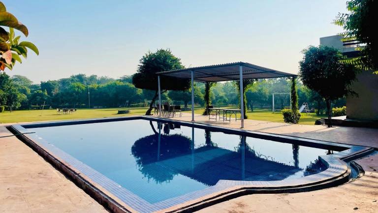 Villa with pool, yard & barbeque — photo 3