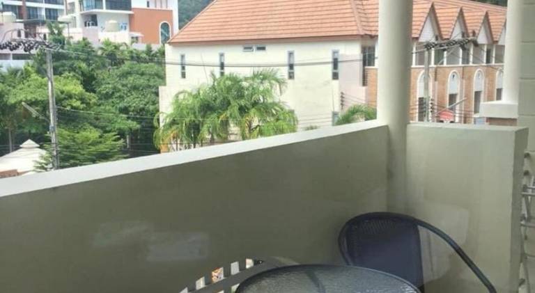 Rental apartment with pool & patio — photo 4