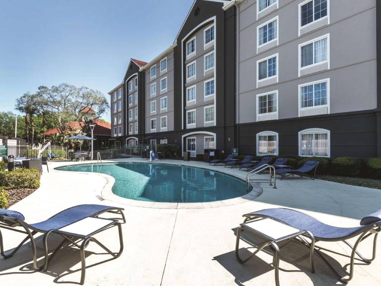 La Quinta Inn & Suites by Wyndham Orlando Lake Mary — photo 3