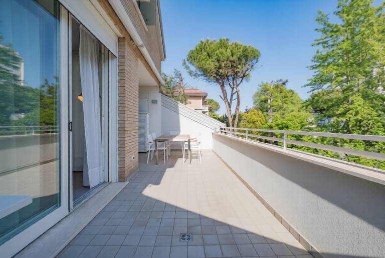 Holiday apartment with terrace — photo 4
