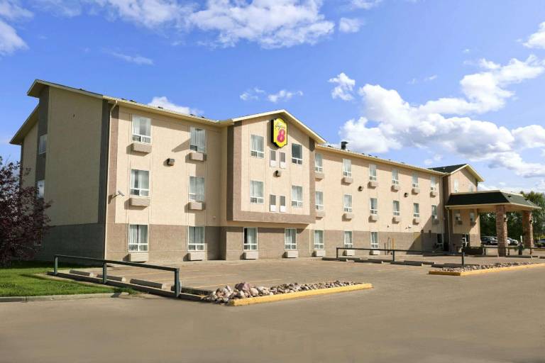 Super 8 By Wyndham Slave Lake Ab in Slave Lake, AB