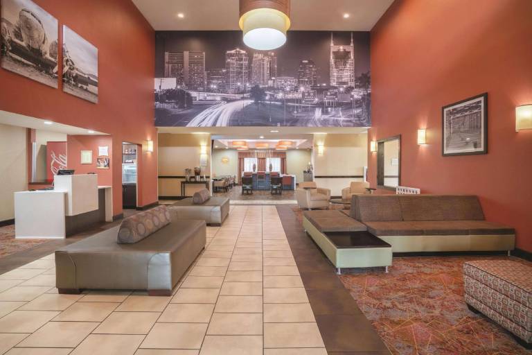 La Quinta Inn & Suites by Wyndham Smyrna TN - Nashville — photo 2