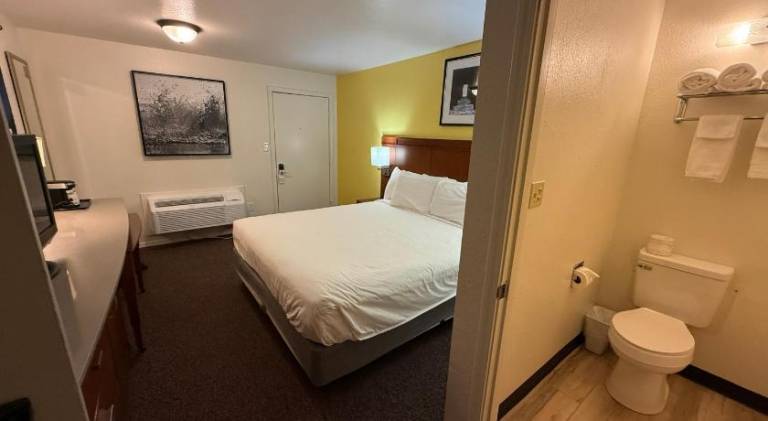 Lakeshore Inn Waterfront — photo 2