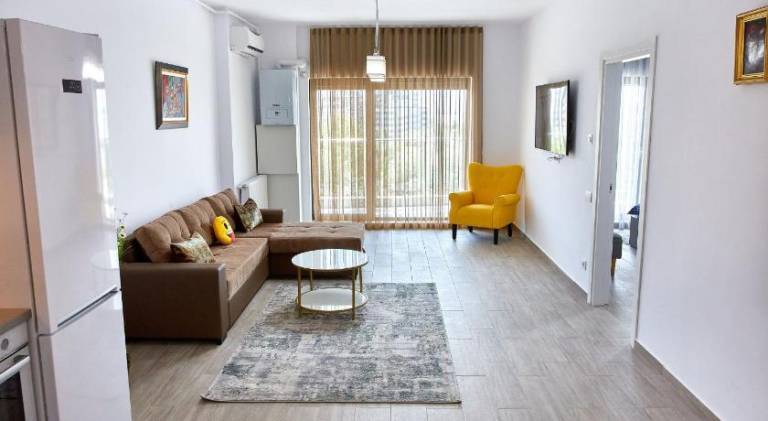 Serviced apartment with pool & terrace in Constanta