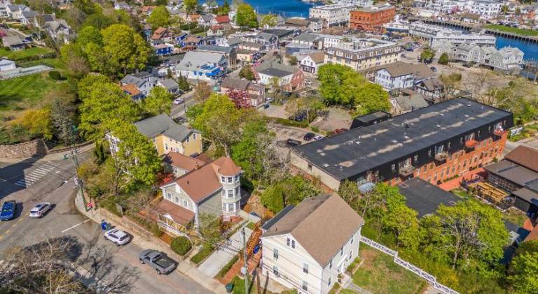 Big house | Pets are welcome in Mystic, CT