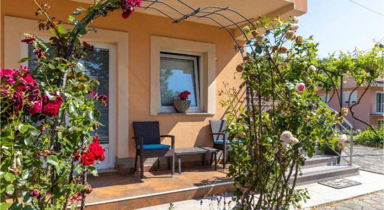 Holiday apartment with 2 rooms for 6 persons — photo 4