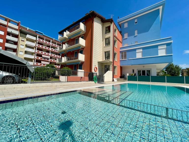Comfortable flat with shared pool in Caorle