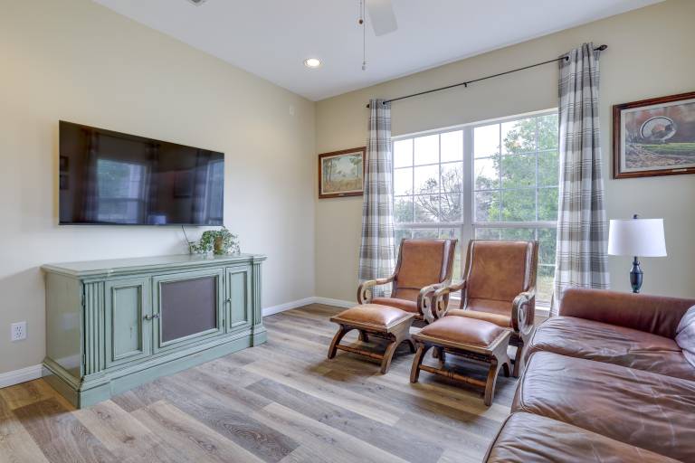 'Fox Ridge Farmhouse' - Hill Country Getaway! — photo 2