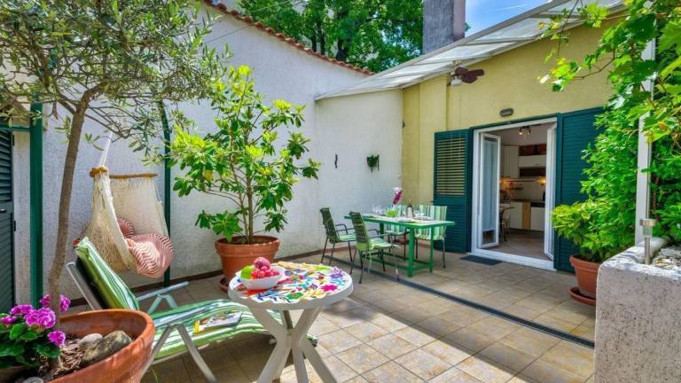 Big villa with BBQ, yard & patio | Beach nearby | Pets allowed — photo 2