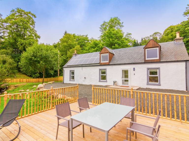 Family-friendly lovely cottage with yard & hot tub | River view | Dogs allowed — photo 3