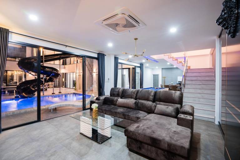 Villa with terrace, private pool & barbeque — photo 4