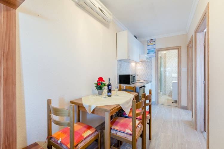 Apartment with terrace, garden & grill — photo 5