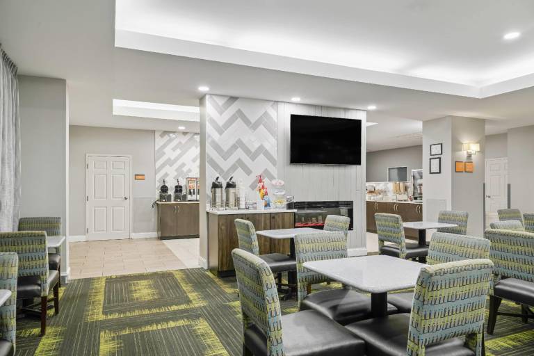 La Quinta Inn & Suites by Wyndham Atlanta Douglasville — photo 3