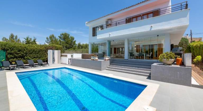280 m&sup2; Ferienhaus