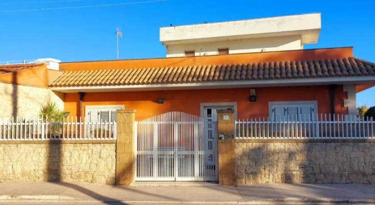 House with 3 rooms for 6 persons in Avola