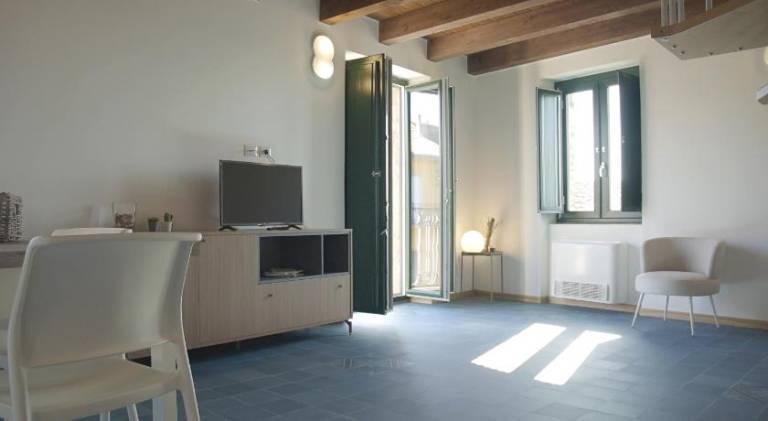 Rental apartment with patio — photo 2