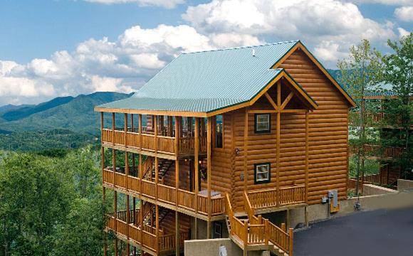 Villa with pool & jacuzzi in Pigeon Forge, TN