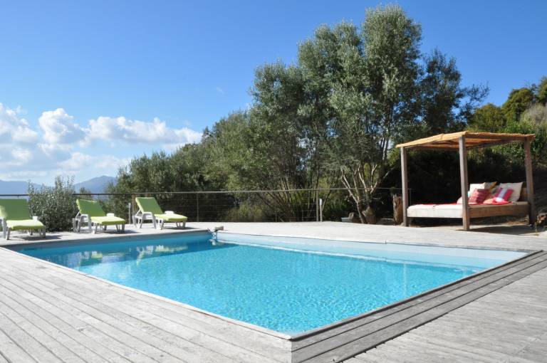 Villa with terrace, garden & private pool | Beach view — photo 5