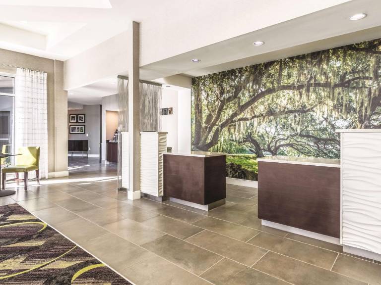 La Quinta Inn & Suites by Wyndham Alexandria Airport — photo 5