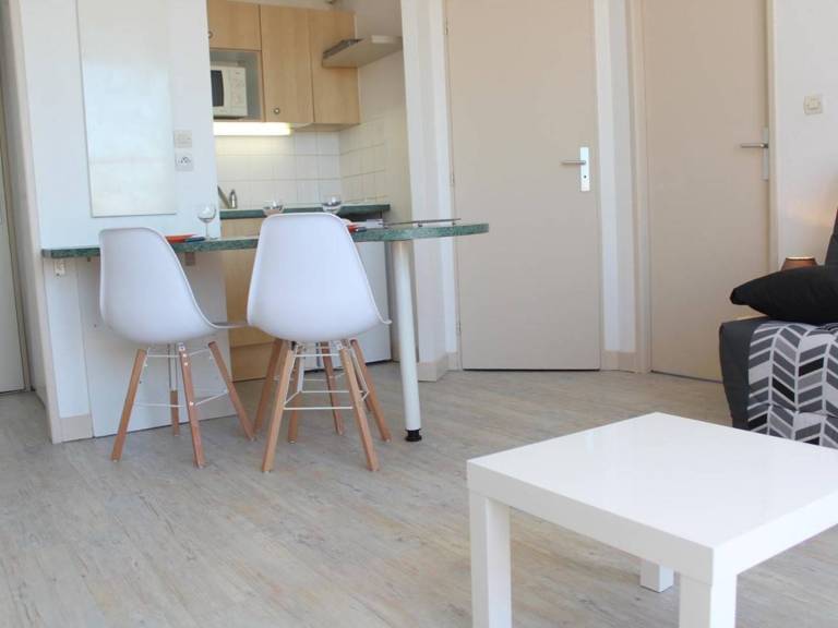 Apartment with pool — photo 5