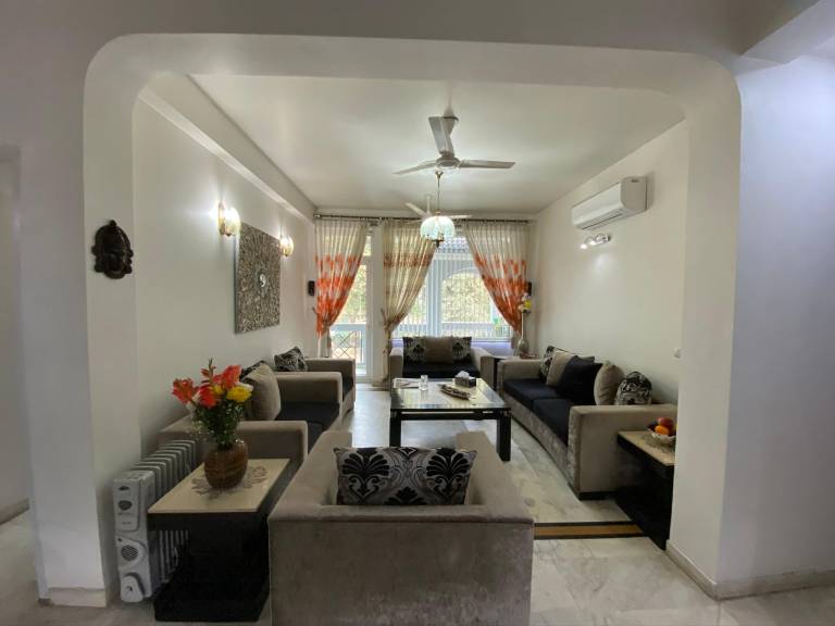Apartment Wazirabad