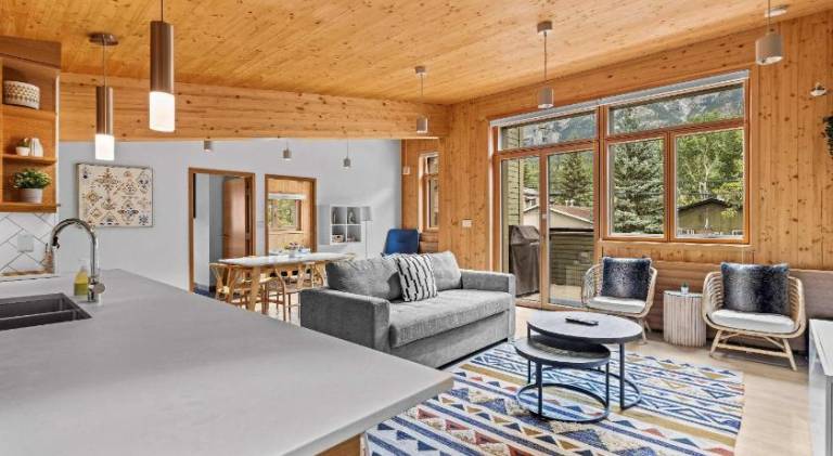 Spacious house | Pet-friendly in Canmore, AB