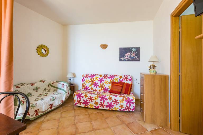 Beautiful rental apartment with garden, BBQ & terrace | Beach view | Suitable for remote work | Dogs allowed — photo 4