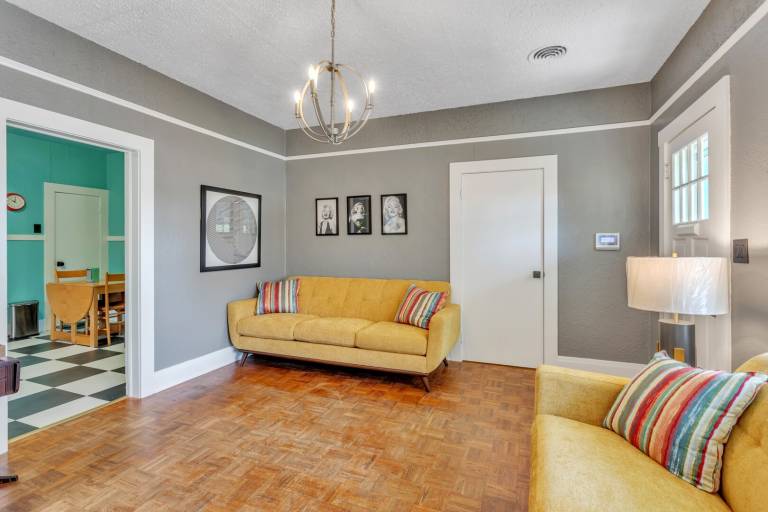 Retro Revival with Modern Comfort - A Mid-Century Gem in Gonzales LA — photo 5