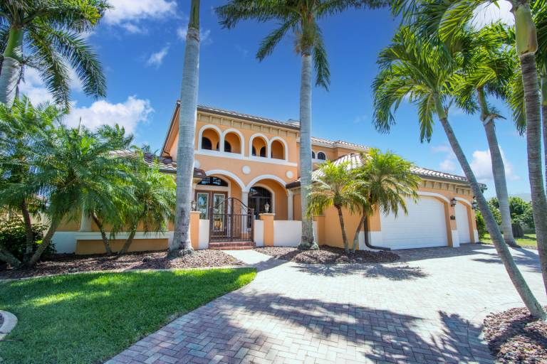 Stunning Home On a Canal With No Bridges To The Gulf of Mexico - Midnight Star — photo 4