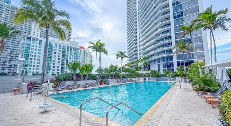 32 Brickell Royale With Skyline and Waterfront Views plus 5 Star Resort Facilities — photo 2