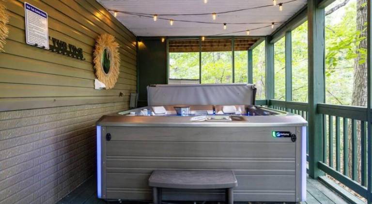 Vacation home with pool & jacuzzi | Pets are welcome — photo 5