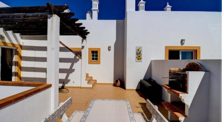 Holiday apartment with BBQ, terrace & garden — photo 5