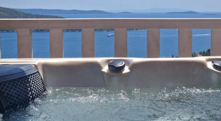 Rental apartment with patio, yard & sauna | Dogs allowed in Seget