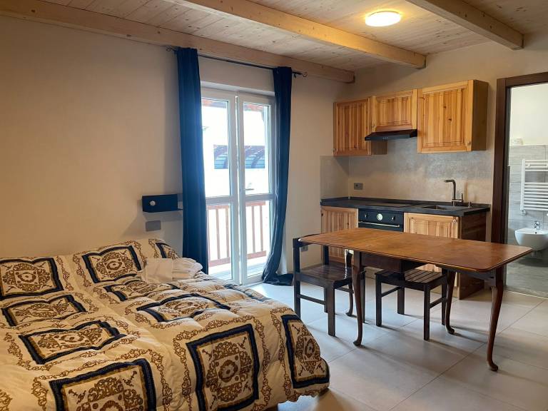 Comfort Studio with Mountain View, Shared Terrace and Wi-Fi in Aosta