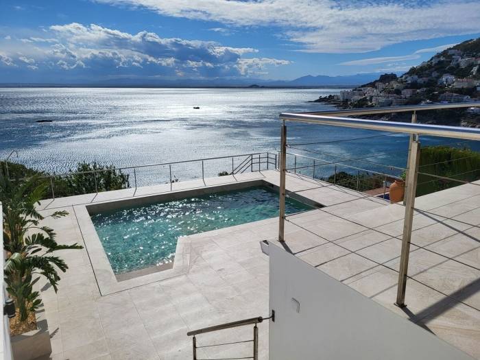 Vacation home with patio, private pool & yard | Sea view — photo 2