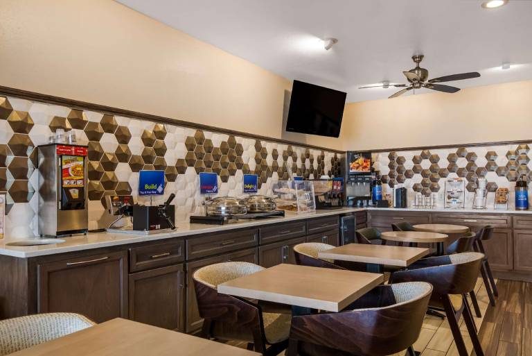 SureStay Plus by Best Western Topeka Northwest — photo 5