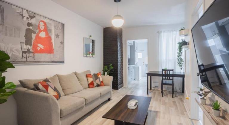 Excellent 4 Bedroom in Griffintown Downtown MTL in Montréal, QC