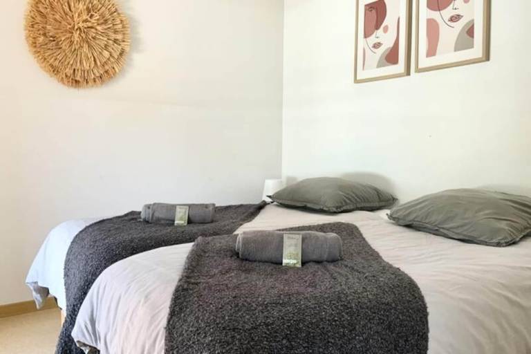 Apartment with pool & terrace in Millau