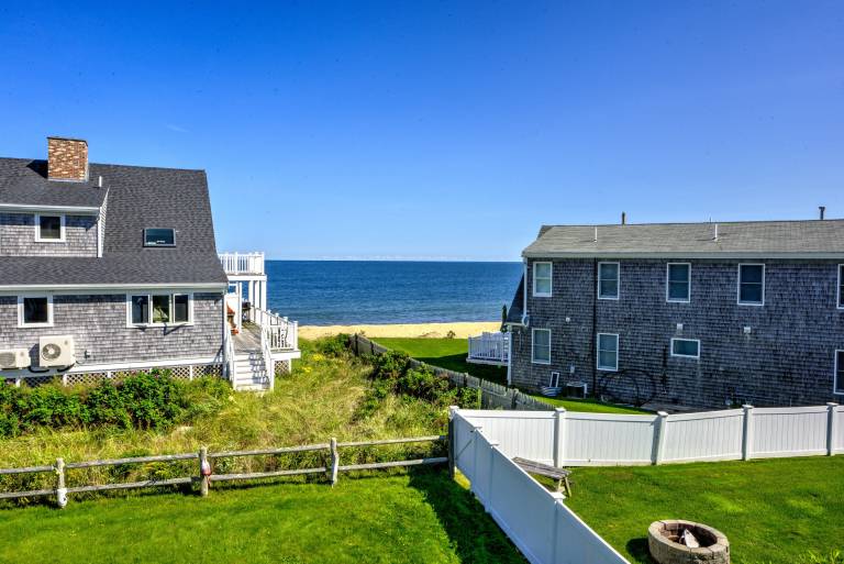 Children-friendly beautiful vacation home with patio & barbeque | Beach view | Beach nearby | Pets allowed — photo 3