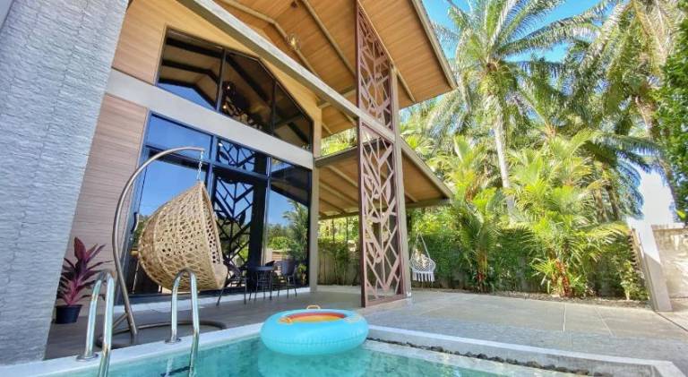 Vacation home with pool — photo 3