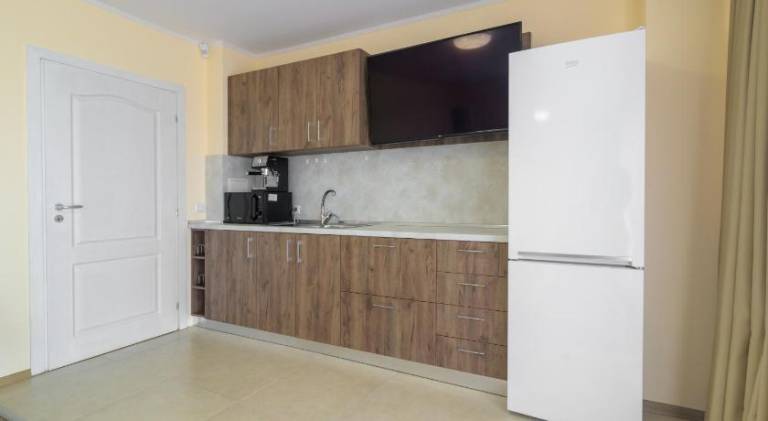 Apartment with hot tub — photo 3
